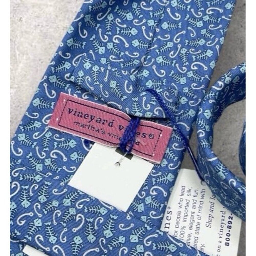 NEW VINEYARD VINES Silk Tie USA Blue Hook Fish Skeleton W:3.8" - Picture 2 of 7